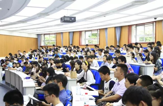 会场合影_2017届班级联络员聘任仪式.jpg